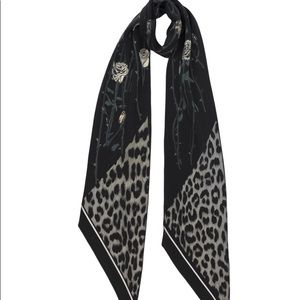 SOLD - selling  this cute Rockins UK scarf.